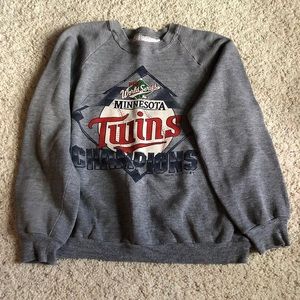 Twins crewneck